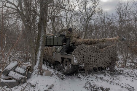 Um tanque ucraniano nas proximidades de Pokrovsk, na região de Donetsk