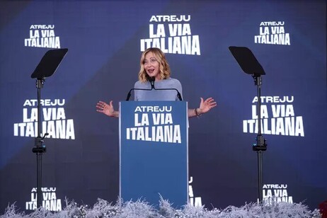 La premier italiana Giorgia Meloni en la convención Atreju (ANSA)