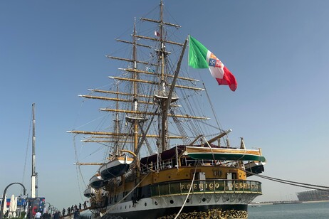 El Amerigo Vespucci en Doha, en el marco de su gira mundial