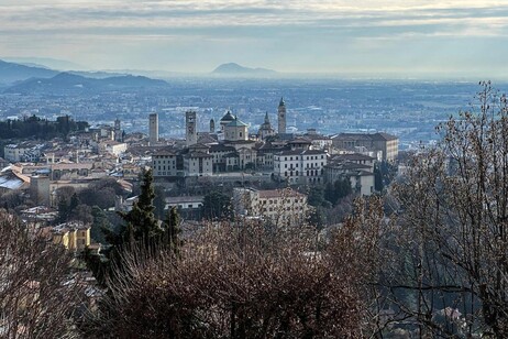 Vista aérea de Bergamo, no norte da Itália