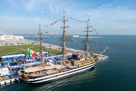 Vista aérea do Amerigo Vespucci, navio-escola da Marinha da Itália