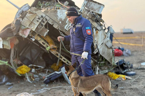 Destroços de avião da Embraer no Cazaquistão