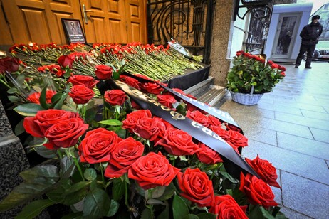 Memorial em Moscou por vítimas de acidente aéreo no Cazaquistão