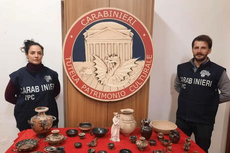 Sequestro reperti archeologici Carabinieri Nucleo Tpc Bari