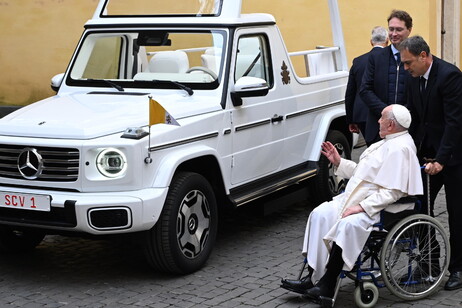 Empresa alemã fornece carros para o Vaticano há 94 anos