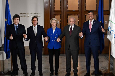 Von der Leyen entre líderes do Mercosul em Montevidéu