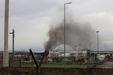 Fire at Eni plant put out (2)