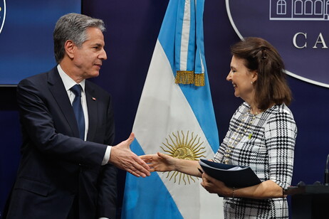 Antony Blinken em seu encontro com a ministra argentina Diana Mondino