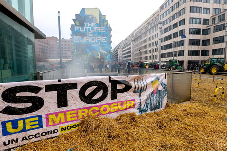 Fazendeiros protestam contra acordo Mercosul-UE em Bruxelas, na Bélgica