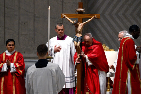 Francisco participou de celebração da Semana Santa