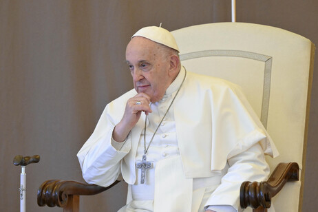 Papa celebrou missa de Páscoa na manhã deste domingo