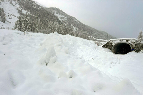 Avalanche deixou vilarejos isolados no extremo-norte da Itália