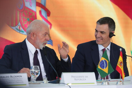 Lula e Pedro Sánchez em Brasília