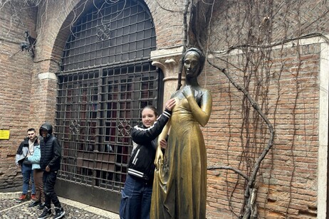 La estatua de Julieta en Verona, atracción de turistas