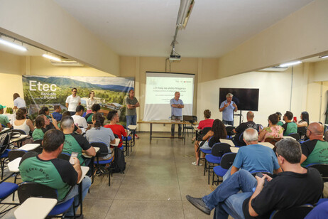 Primeira aula experimental da parceria Itália-Brasil é realizada na ETEC Benedito Storani