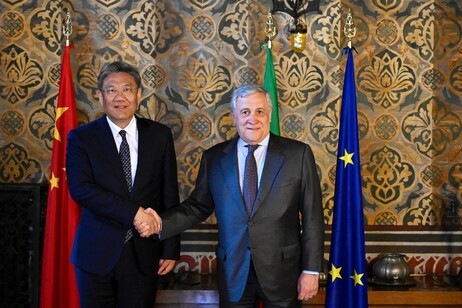 Tajani e Wang se reuniram na Farnesina