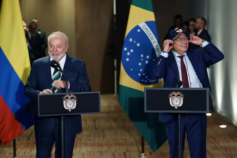 Lula e Gustavo Petro durante reunião na Colômbia