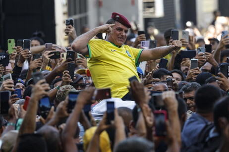 Bolsonaro durante manifestação no Rio de Janeiro