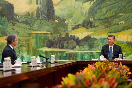 Xi a Blinken durante encontro em Pequim
