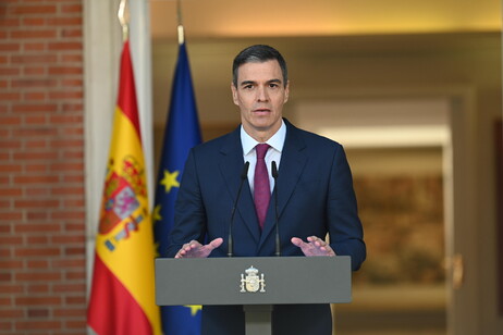 Pedro Sánchez decidiu continuar no cargo de premiê da Espanha