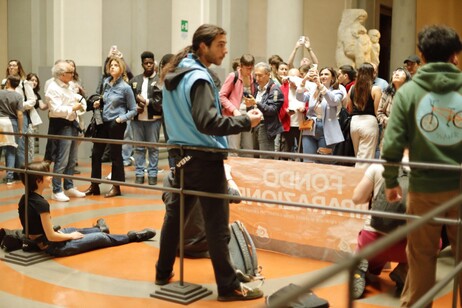 Ativistas climáticos protestam na Galleria dell'Accademia, em Florença