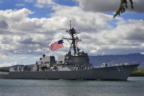 Pequim lançou 'aviso' contra navio americano