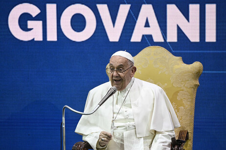 Papa Francisco discursa em evento sobre natalidade em Roma