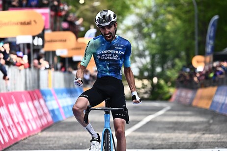 Paret-Peintre celebrou muito sua vitória na 10ª etapa do Giro d'Italia
