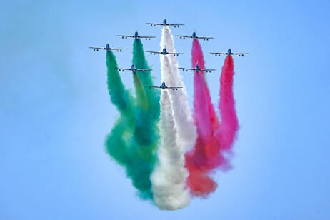 Las "Flechas tricolores", la escuadrilla de la fuerza aérea italiana, un símbolo del país.