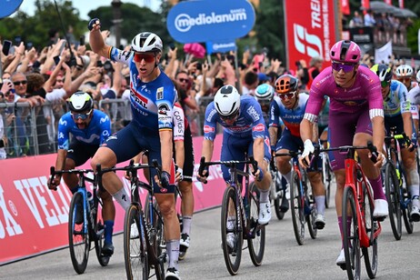 Merlier venceu Milan e Groves na 18ª etapa do Giro d'Italia