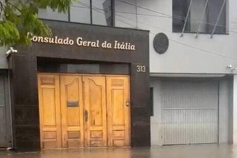 Consulado italiano já havia sido evacuado por enchente