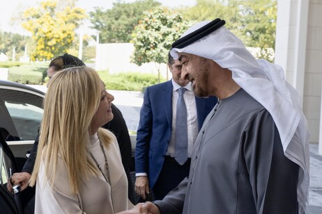 Meloni e presidente dos EAU em março de 2023