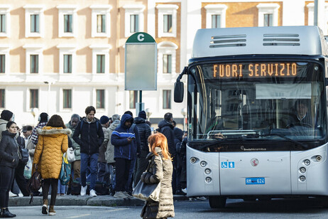 Huelga de transporte en Italia convocada por los sindicatos de base (ANSA)