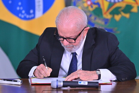 Lula afirmou que não faltarão recursos para socorrer as pessoas afetadas pelos temporais