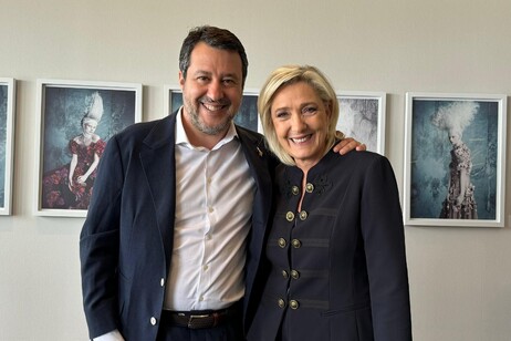 Matteo Salvini e Marine Le Pen em Bruxelas