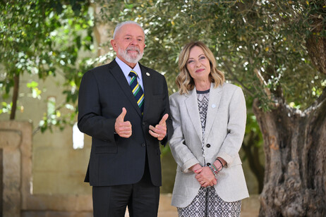 Giorgia Meloni con el presidente brasileño, Luiz Inácio Lula de Silvia.