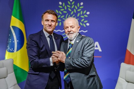 Lula durante seu encontro com Macron na cúpula do G7, na Itália