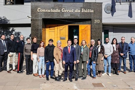 Equipe do Consulado-Geral da Itália em Porto Alegre anuncia reabertura (Foto: Reprodução/Instagram)
