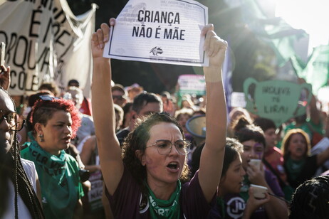Protesto contra projeto de lei antiaborto no Rio de Janeiro