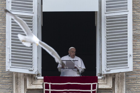 Francisco se reuniu no Vaticano com padres vítimas de abusos