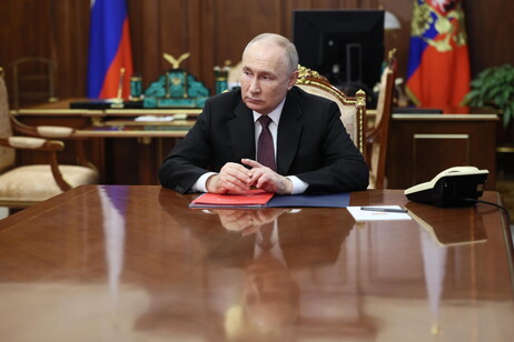 Vladimir Putin durante reunião em Moscou, na Rússia