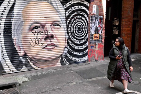Uno de los tantos murales en Italia en defensa del fundador de Wikileaks.