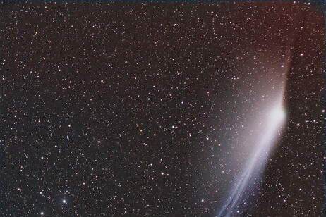 La cometa cometa Pons-Brooks nella foto del giorno della Nasa fotografata da  (fonte:  Rolando Ligustri e Lukas Demetz)