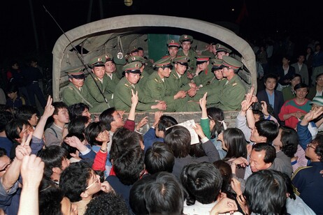 Una immagine della repressione a Tienanmen nel 1989