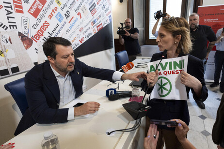 Salvini foi abordado por ativista