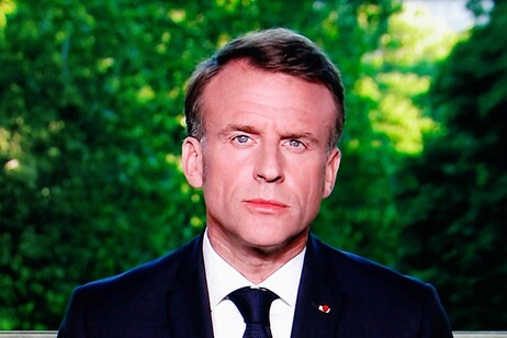 Presidente francês fez anúncio em pronunciamento à nação