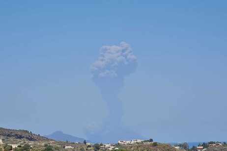 Erupção no Stromboli vista de longe