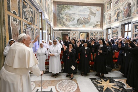 El Papa Francisco recibe a varias congregaciones en el Vaticano