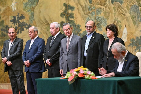 Assinatura de acordo entre facções palestinas na China