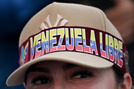 Uma apoiadora da oposição venezuelana durante um comício em Maracaibo